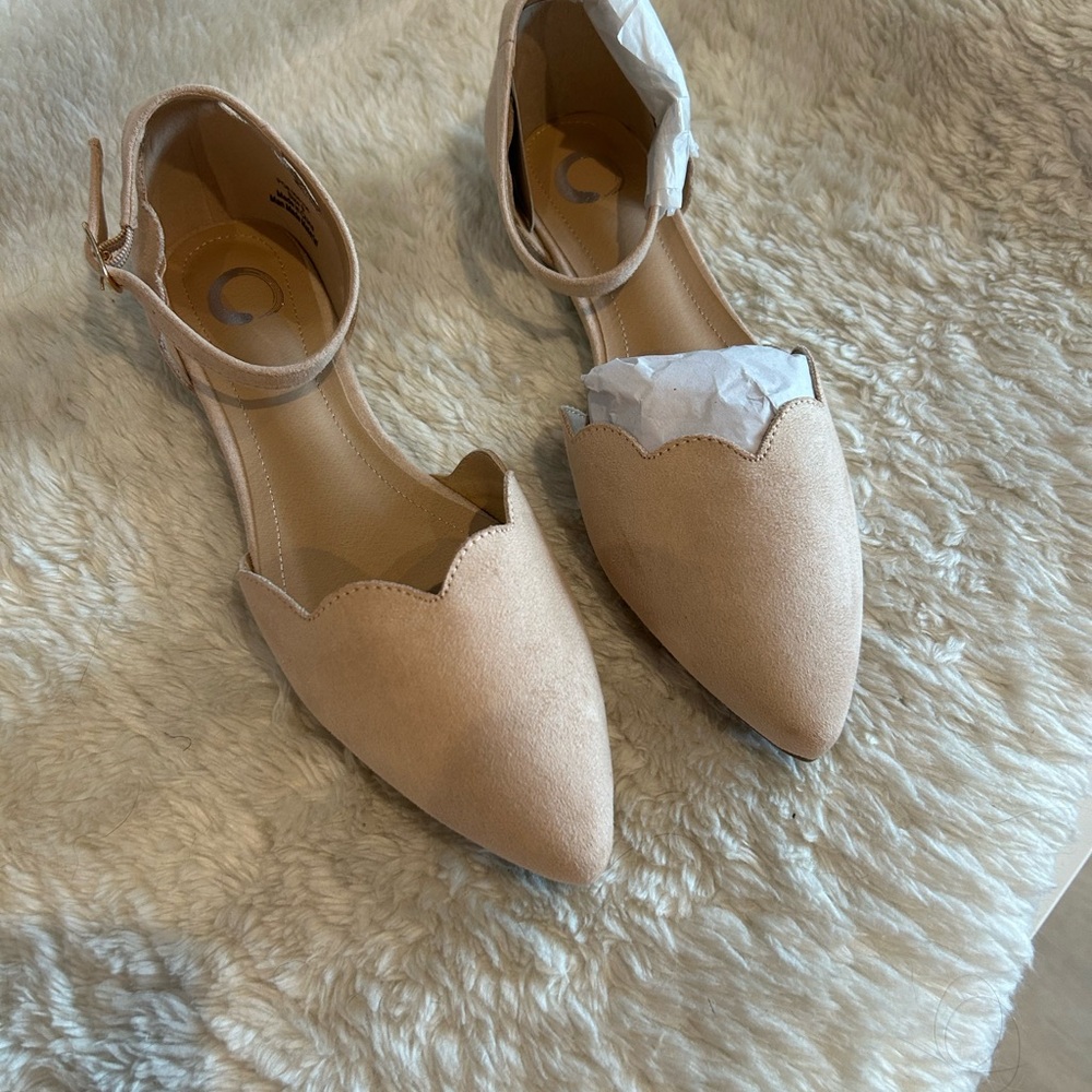 Women's Tan Flats